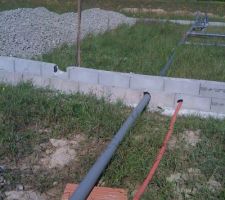 Mise en place des premiers camions de cailloux