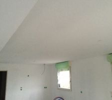 2eme couche sur plafond et murs.