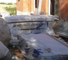 La BA13 stock&eacute;e dehors sur sol d&eacute;form&eacute; et non prot&eacute;g&eacute; de l'humidit&eacute; ( 2 jours )