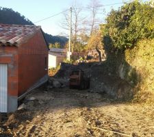 Accès de ma maison a coté du garage de mon beau frere