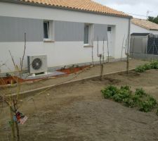 Arri&egrave;re de la maison et jardin