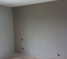 Peinture chambre (premi&egrave;re couche) Little green French grey