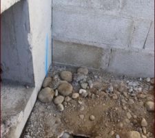 Terre qui se tasse sous les fondations du garage