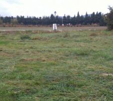 Terrain born&eacute;