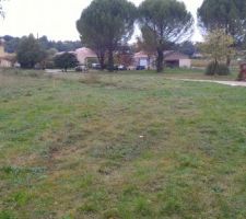 Terrain born&eacute;