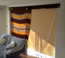 Les couvertures resteront en place jusqu'à ce que le chauffagiste pose les radiateurs.