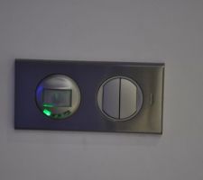 Détail du détecteur pour l'allumage des spots LED bleu de l'escalier