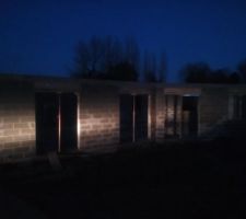 Murs du rdc élevés..photos de nuit, je n'ao pas pu attendre le lendemain