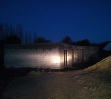 Murs du rdc élevés..photos de nuit, je n'ao pas pu attendre le lendemain