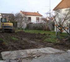 Ok, on a un peu cassé le trottoir mais peu importe, un tout neuf est prévu dans le devis !