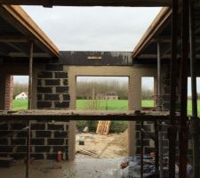 Vue int&eacute;rieure de l'entr&eacute;e et r&eacute;servation pour la mezzanine