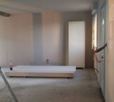 Vue vers le salon depuis la fenêtre de la  chambre 1