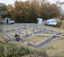 Vide sanitaire monté, avec les renforts en béton armé.