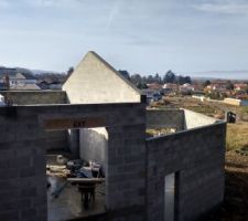 Murs du rez-de-chauss&eacute;e termin&eacute;s: pr&eacute;paration de la dalle de l'&eacute;tage!