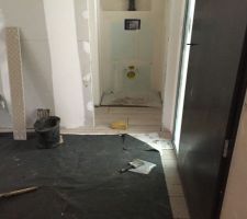 Pose carrelage en cours coin wc