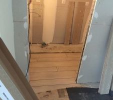 Carrelage en cours dans le cellier