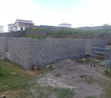 Photo prise depuis le portail (donc vue sur l'arri&egrave;re de la maison)