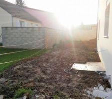 La partie arrière de la maison fraîchement terrassée