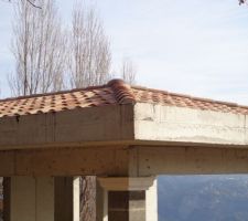 Toit au dessus de la terrasse