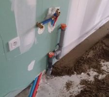 Pr&eacute; chape   arriv&eacute;e et &eacute;vacuation eau cuisine   prise lave vaisselle