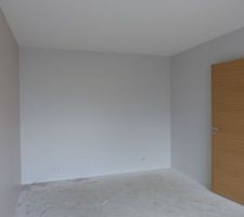 Notre gris perle brille à nouveau avec cette nouvelle couleur dans nos deux bureaux