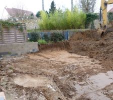 Notre terrassier doit creuser tout en remontant !