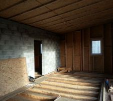 Isolation murs (laine de bois) et planchers (cellulose soufflée)
