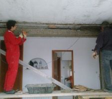 Fin du coffrage de la poutre IPN