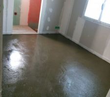 Que d'eau sur cette chape qui s&egrave;che !