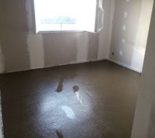 Que d'eau sur cette chape qui s&egrave;che !