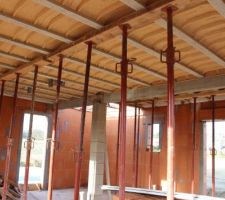 Etayage pour recevoir le plancher béton de l'étage