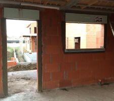 Ouvertures de la future cuisine, donnant sur la terrasse au Nord