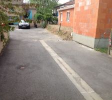 Vue avant travaux de la voie sans issus et privée par laquelle on ne peut pas passer avec des camions !!!!