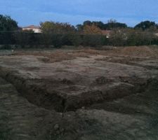 Les futurs emplacements de fondations sont creusées