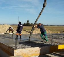 Béton Michel en train de couler la dalle du RdC