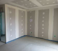 Suite Parentale (au RDC) : Chambre, Salle de Bains et Dressing