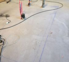 Traçage des cloisons en vue de l'arrivée des gaines électriques