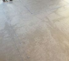 Traçage des cloisons en vue de l'arrivée des gaines électriques