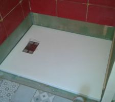 Posé du receveur de douche  de la salle de bain