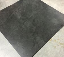 Les carreaux pour une grande partie de la maison - sur la photo il y en a deux cote à cote posé par terre pour se rendre compte..