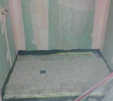 Douche italienne en travertin