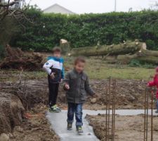 Courir sur les fondations, c'est trop rigolo !