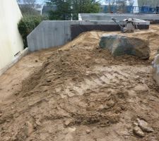 Blocs de pierre pour finir le mur de soutenement