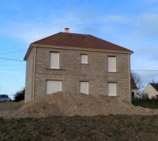 Voilà maison hors d'air.volet et fenêtres sont la..vu de derriere