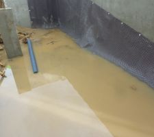 Piscine après la pluie