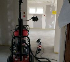 Girafe pour ponçage des bandes d enduit.