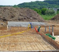 On commence &agrave; couler le radier !!!!