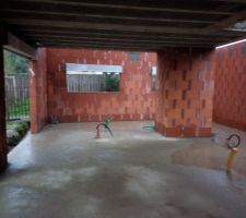 Vu du séjour, cuisine au fond