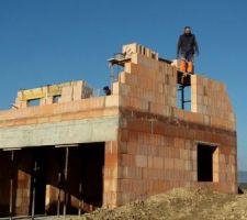 Pose des briques à l'étage