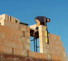 Pose des briques à l'étage